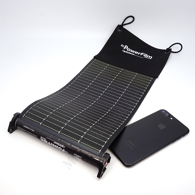 ソーラー充電器に新発想!! 巻取式の「Rollup Solar Charger」登場。 iPhone + iPad FAN (^_^)v